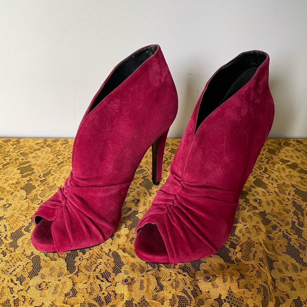 NWT Nine West Magenta Suede Peep-Toe Emory Ankle Boots, Size 7.5